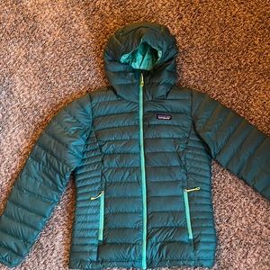 Patagonia puffy with hood